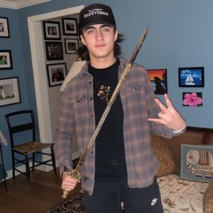 Meet your Posher, Dennis